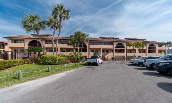 Englewood Condo | Dolphin 102 on Lemon Bay