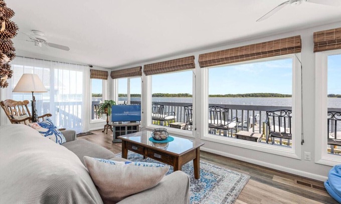 Ocean Pines House | Dolphins Chance beautiful waterfront