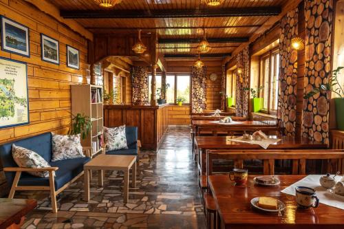Maniowy House | DOM NAD JEZIOREM HUBKA przy ścieżce rowerowej Velo Dunajec i Velo Czorsztyn