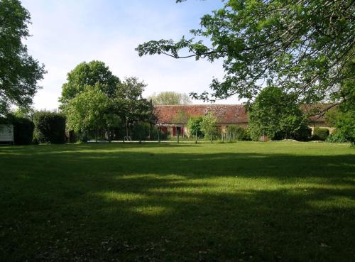 Lembras Bed & Breakfast | Domaine de Bellevue Cottage en Périgord- Bergerac 5mn - Petits-déjeuners inclus - Salle d'eau privative - Parc 3ha - Parking Privé Gratuit