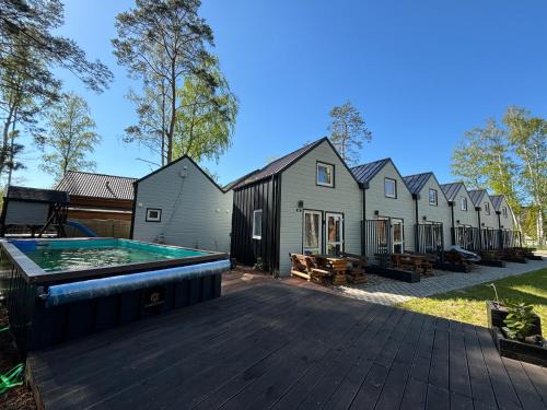 Dziwnow House | Domy nad morzem- Family Resort - Chata Pirata 2