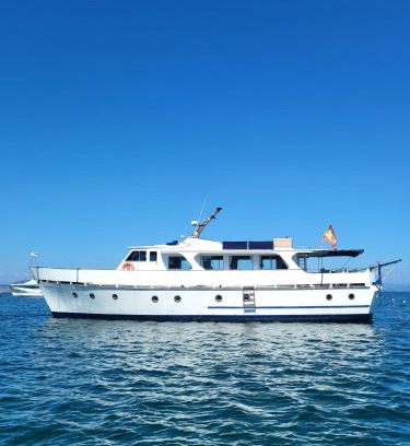 Vigo Boat Rental | Don Maximo Yacht Hotel