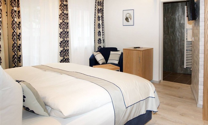 Tuebingen Apartment | Doppelzimmer, 24qm, mit Dusche und WC