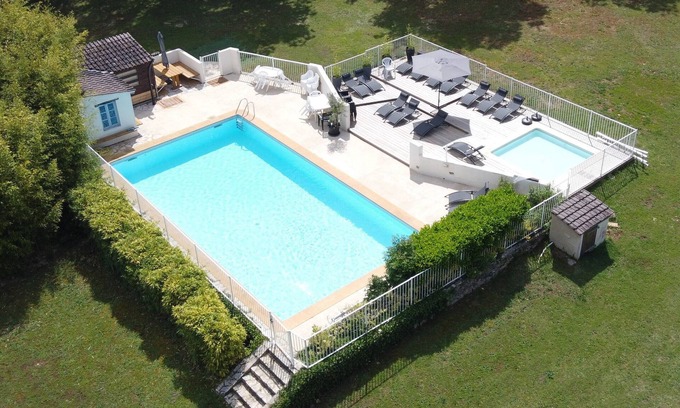 Bouzic RV Rental | Dordogne Glamping - Emperor tent PV3