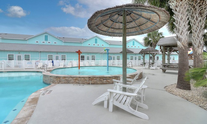 Corpus Christi House | Dory`s Delight @ Nemo Cay | Resort Style Pools