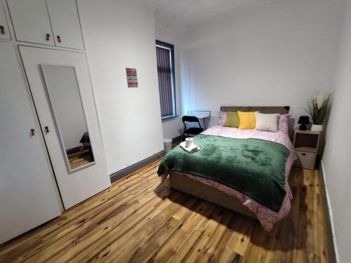 Manchester House | Double-Bedroom in the Heart of Harpurhey Manchester A3 Perfect for Short Stays