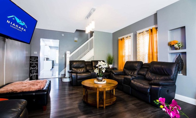 Niagara Falls House | Double House Rental – 11BR Perfect for Big Groups