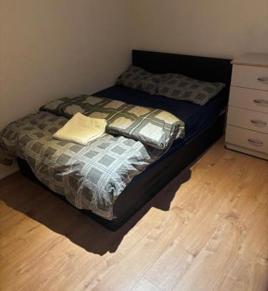 Elm Park House | Double room in a shared house
