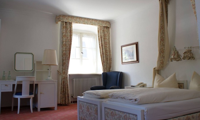 Kreuth House | Double room main building online - Hotel zur Post, Kreuth