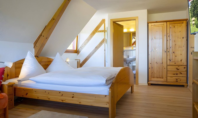 Todtnauberg Apartment | Double room no. 9 including breakfast
