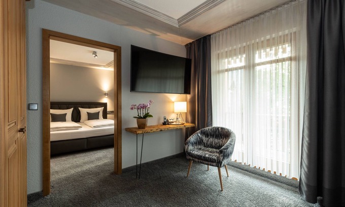 Donzdorf Apartment | Double room suite with shower and WC