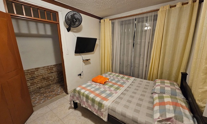 Garzon Bed & Breakfast | Double room with private bathroom - Direct access to the hallway