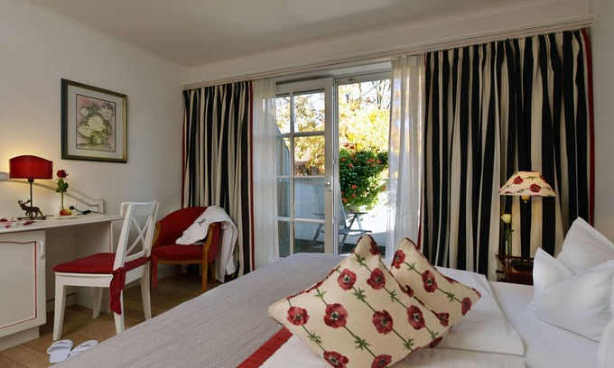 Erpfingen Apartment | Double room Wiesäcker with balcony, 20 sqm, bathroom with shower
