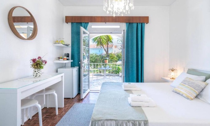 Monte Raposo House | Double room with balcony and garden view- 3