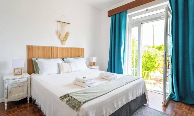 Monte Raposo House | Double Room with Garden View and Balcony(Tangerine) - 2