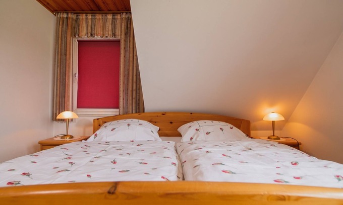 Lennestadt Apartment | Double room with shower and WC