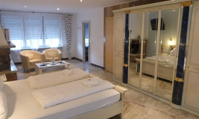 Mehring Bed & Breakfast | Double room with shower and toilet - Winzergasthof "Zum Kellerstübchen"