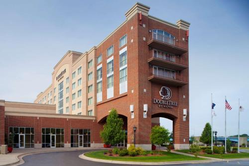 Bay City Hotel | DoubleTree by Hilton Bay City - Riverfront