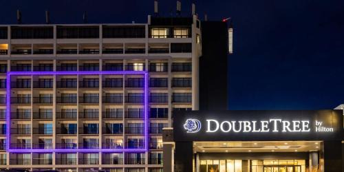 Calgary Hotel | DoubleTree by Hilton Calgary North