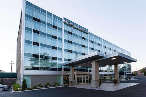 Newark Hotel | Doubletree by Hilton Newark