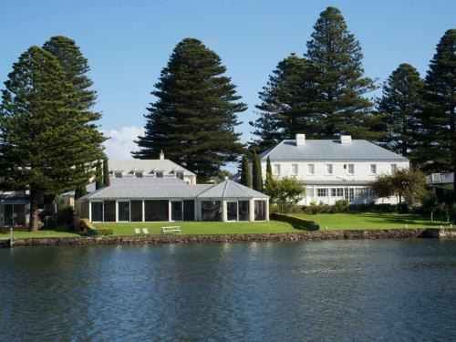Port Fairy Apartment | Douglas Riverside