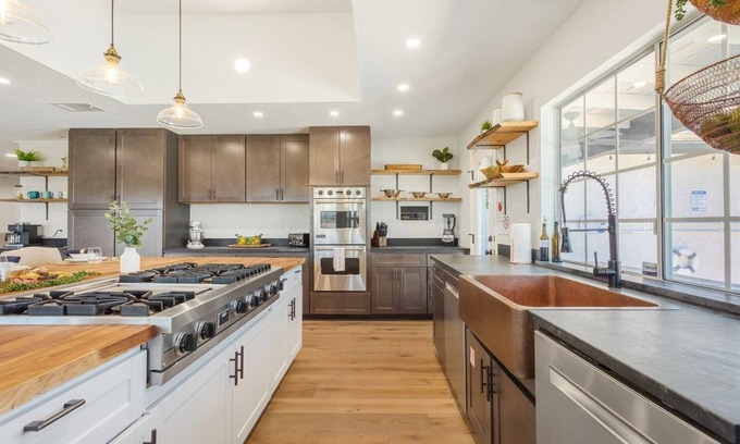 Murrieta House | Dove Creek Retreat - Resort Style Home, Saltwater Pool/Jacuzzi, Highspeed Wi-Fi