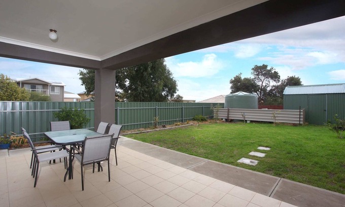 Hayborough Apartment | Downstairs 13 Elliot Ave - Pets Negotiable