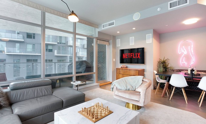 Crescent Heights Apartment | Downtown 1 min to 17th + XL Balcony w/BBQ, Fire Table & King Bed + 3 min Stampd