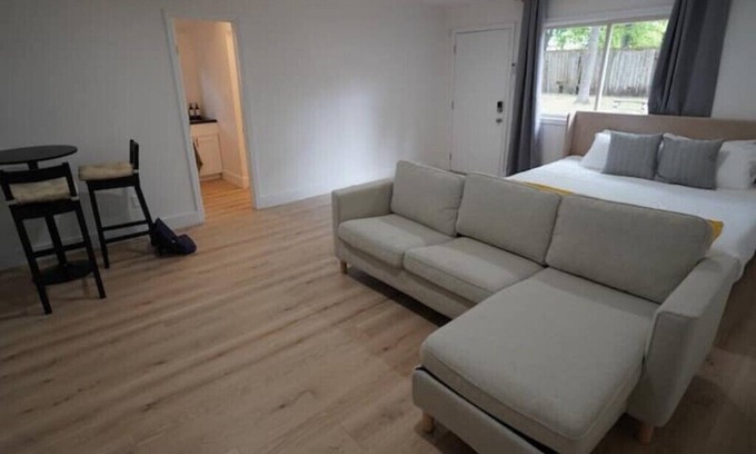 Tarrytown Condo | Downtown Austin Hideaway Best Location!n