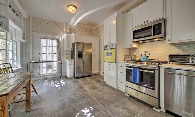 West End House | Downtown Austin Home: 1 Mi to South Congress Ave!