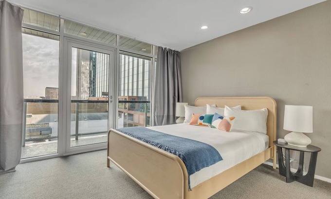 Downtown Austin Apartment | Downtown Austin Loft | Full Kitchen & Balcony | Steps from Congress Ave & Bars