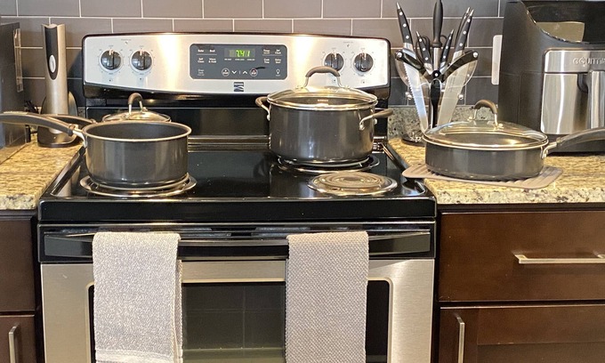 Mount Vernon Apartment | Downtown Baltimore "Skyline" Luxury Studio