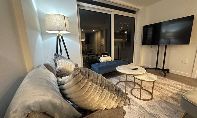 Crosstown Apartment | Downtown center (new) Waterfront Apartment (Long-term stay only)