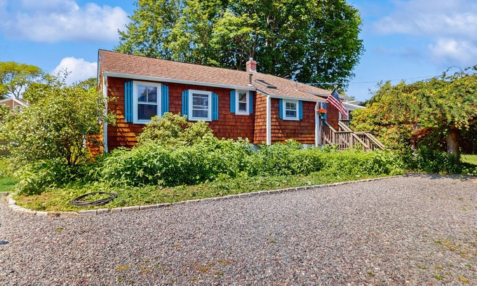 Rockport House | Downtown home: walk to town, beach & regional rail station