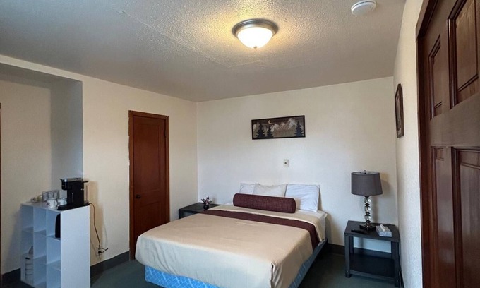 Seward Apartment | Downtown Suite – Steps from Sealife Center and Walking Distance to Everything!