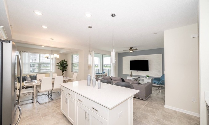 Historic Downtown Kissimmee Apartment | (DR206) Storey Lake Condo 2/2, Free Waterpark