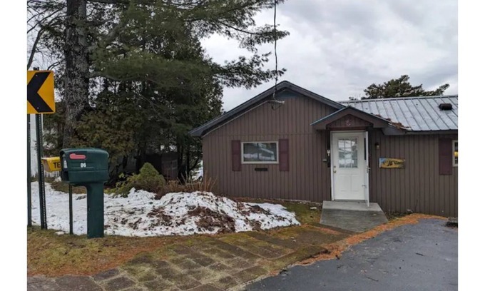 Owls Head House | Dragonfly -Lakefront Cottage