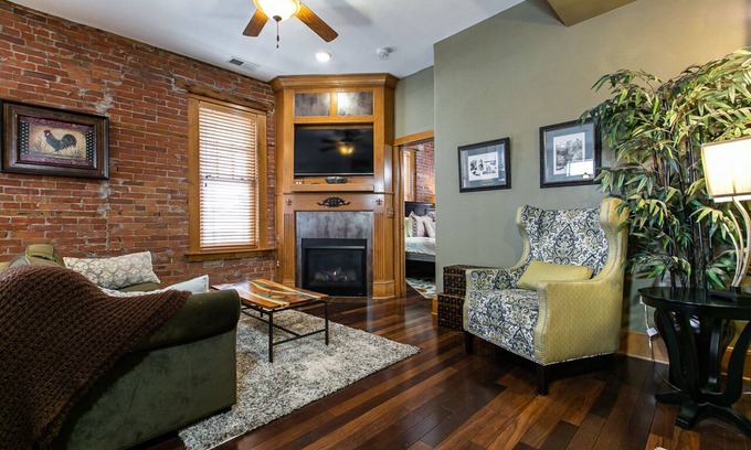Dubuque Apartment | Drake House- Fleur De Lis (Private hot tub)