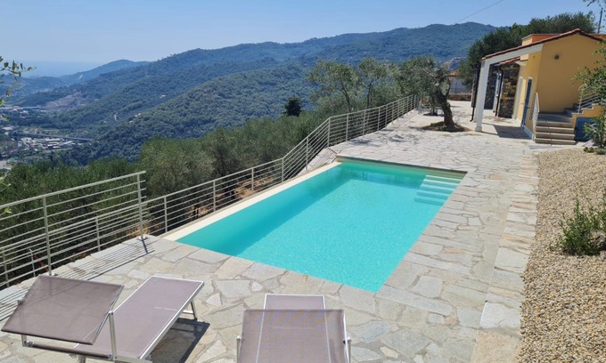 Pontedassio House | Dream home with sea views and heated pool & large terrace in the olive grove