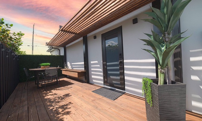 Ludlam Bed & Breakfast | dream space to relax in miami