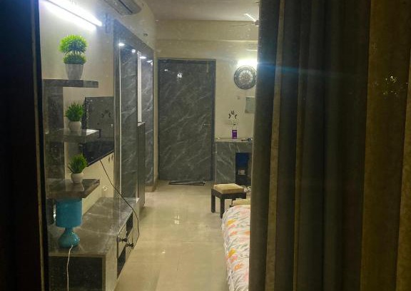 Noida Hotel | DreamCapture Homestays