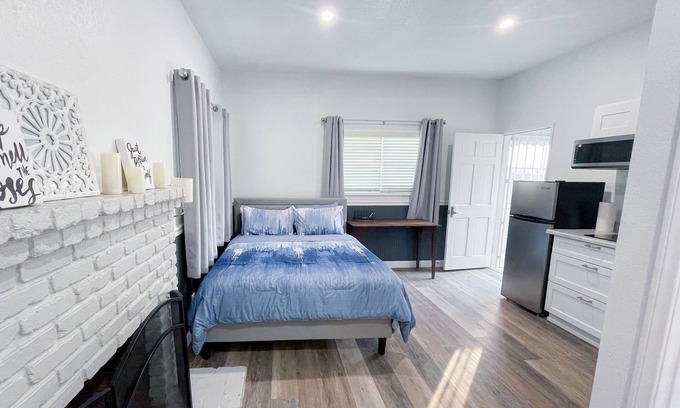 Harbor Apartment | Dreamy Studio in Long Beach Convenient location