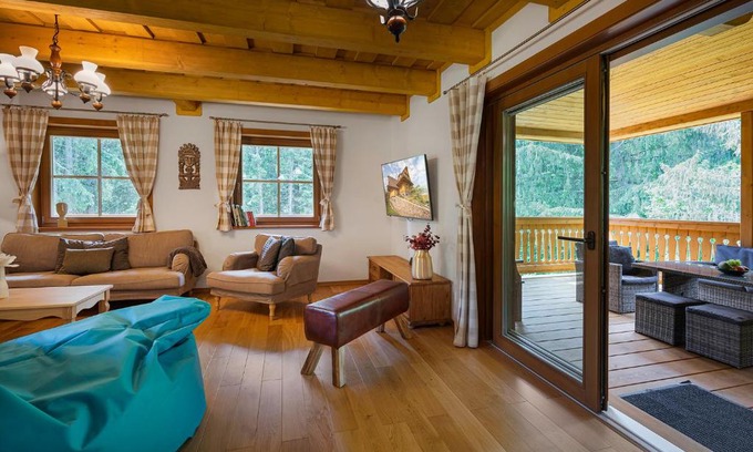 Horna Lehota Ski Chalet | Drevenica Tale - Pool Table - Jacuzzi - Sauna - Small teambuilding - Hotel Partizán 5 min