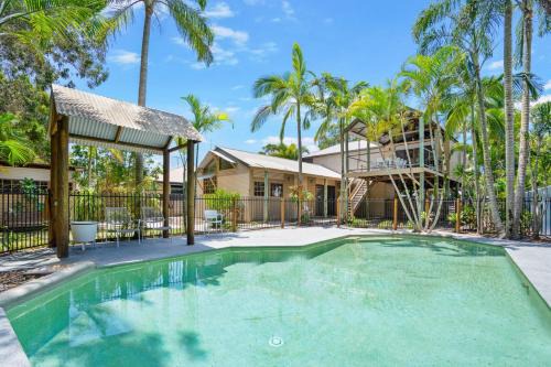 Rainbow Beach House | Driftwood Beach House at Rainbow Beach with Pool Aircon Wifi