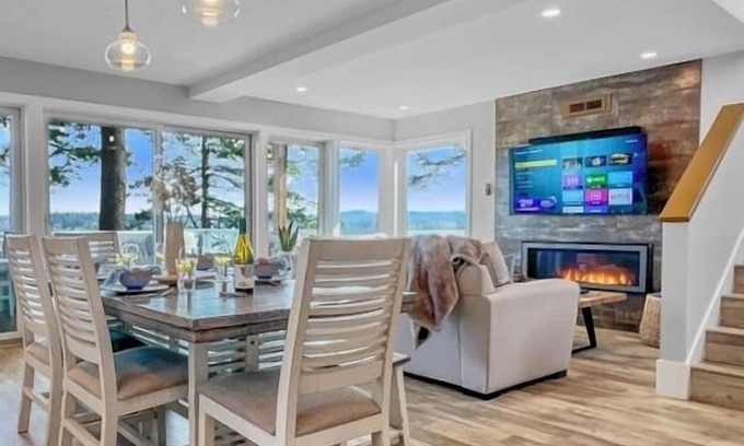 Lummi Island House | Driftwood Dreams: Cozy for Fall & Beautiful Views