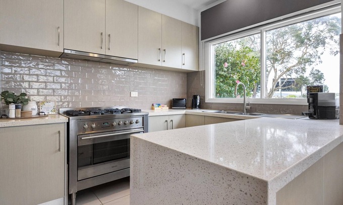 Dromana House | Dromana Seaside - 2 bedroom - Only 500m to the beach and shops