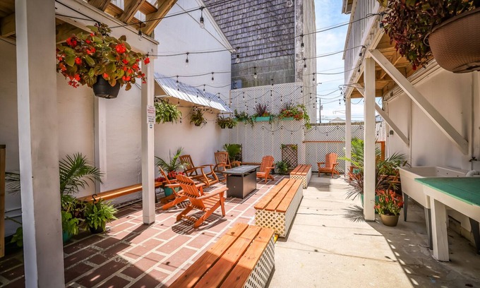 Carolina Beach Hotel | Dry Dock Inn
