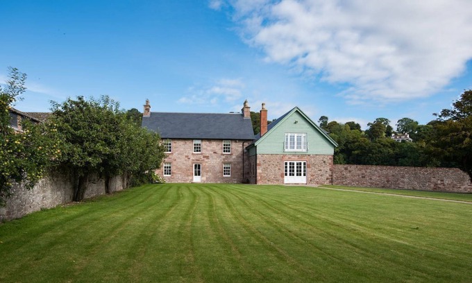 Melrose House | Dryburgh Farmhouse - pet-friendly property set in the countryside, sleeps 10
