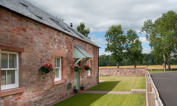 Melrose Cottage | DRYBURGH STEADING ONE - by the River Tweed at Dryburgh, sleeping 4