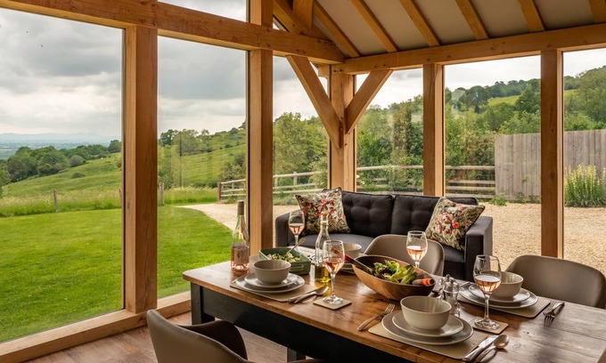 Brimpsfield Cabin | Dryhill Cottage nr Cheltenham